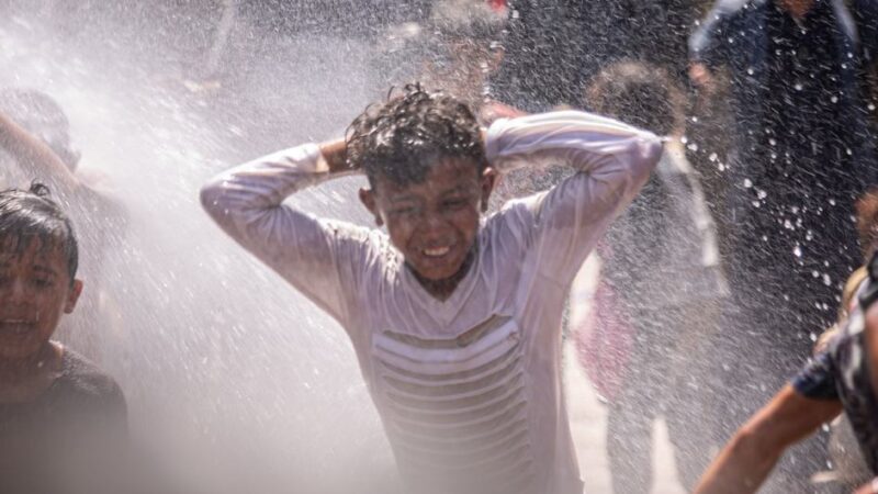 Cambio climático: más de 2000 millones de niños soportarán olas de calor más frecuentes en 2050