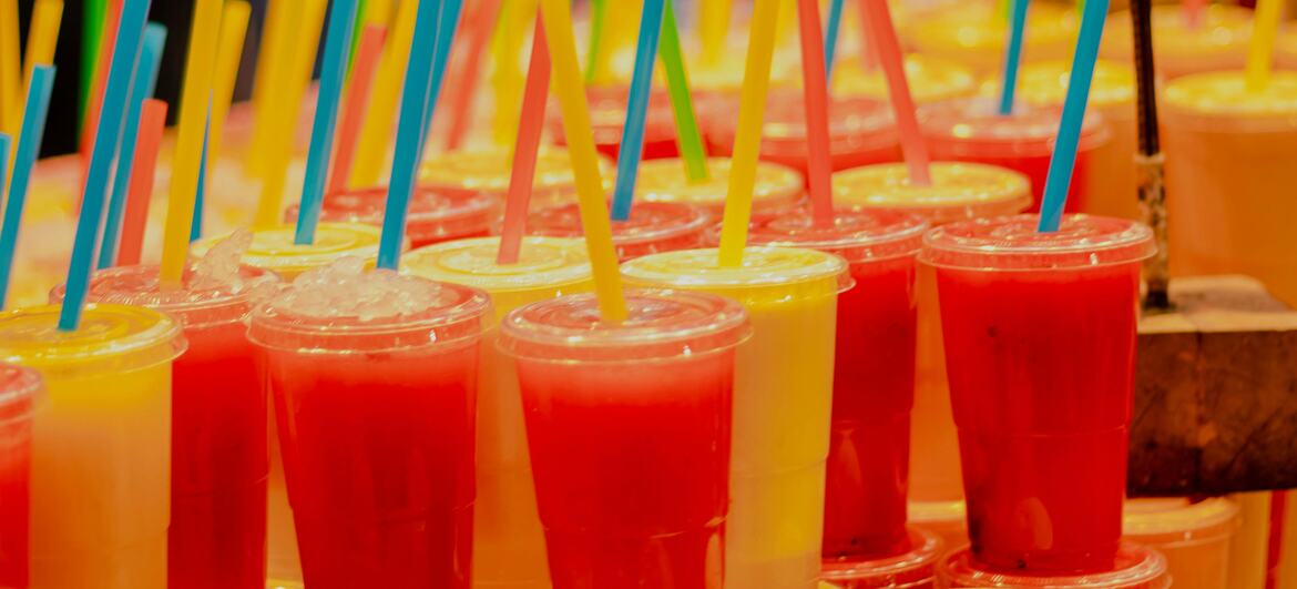 Expertos piden normas globales para hacer más seguro el uso de plásticos reciclados en alimentos
