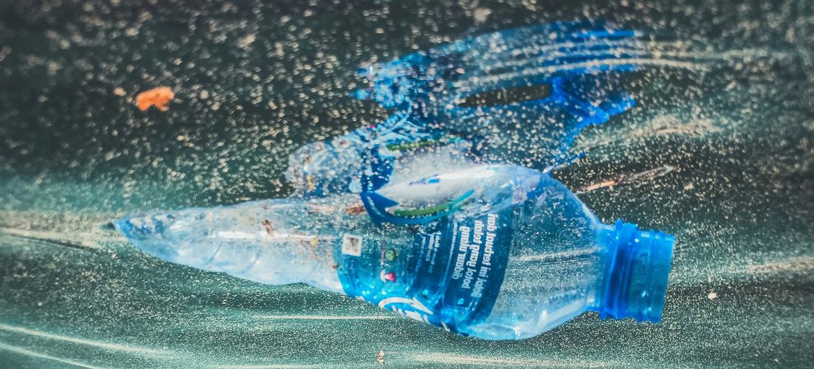 Cinco cosas que necesitas saber sobre los plásticos en los océanos